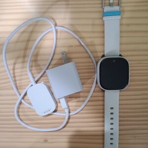 Smart Fitness Watch with White Band Verizon Gizmo